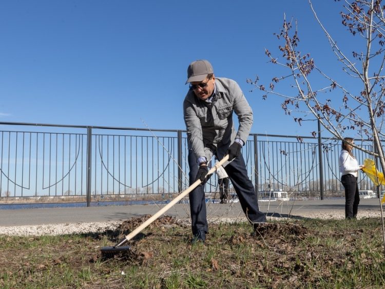 Метшин принял участие в общегородском субботнике