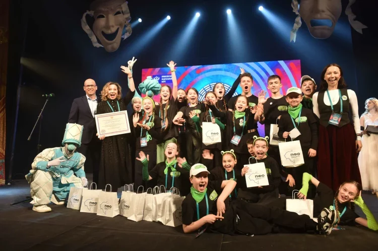 Олег Машковцев и Александр Бречалов наградили победителей фестиваля «Театральное Приволжье»