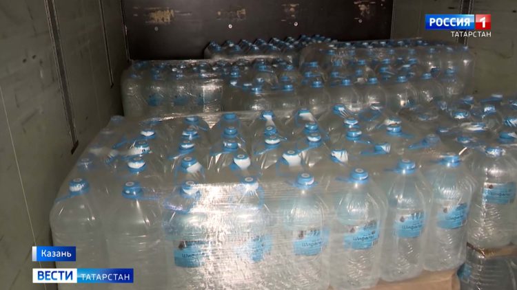 Из Казани в Оренбургскую область отправили 9,5 тыс. бутылей воды