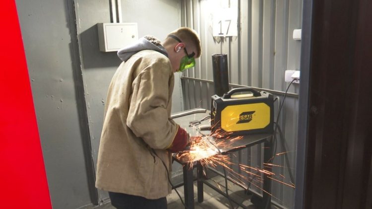 Студенты из Нижнекамска отправили печи бойцам СВО