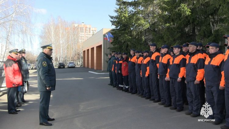 Из Казани в Оренбург направили отряд МЧС для ликвидации последствий наводнения