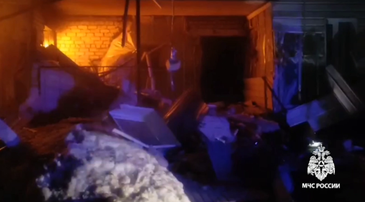 В Нурлате в результате взрыва газа в жилом доме из-под завалов спасли человека