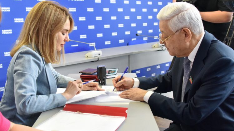 Мухаметшин подал документы для участия в предварительном голосовании «Единой России»