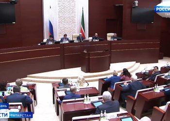 Правительство РТ отчиталось перед парламентариями о работе за прошлый год