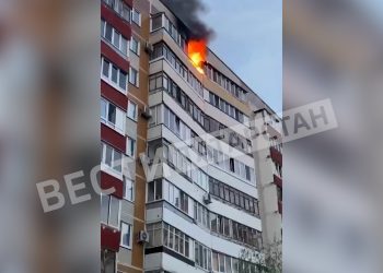 В Казани на ул. Четаева загорелась квартира