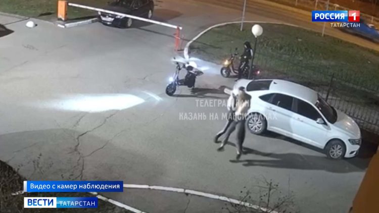 В Казани полицейские ищут мужчину, который избил девушку на Дубравной