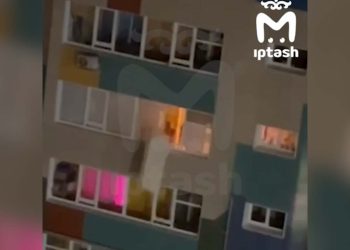 В Зеленодольска мужчина выбросил с балкона 3 этажа матрас и велотренажер