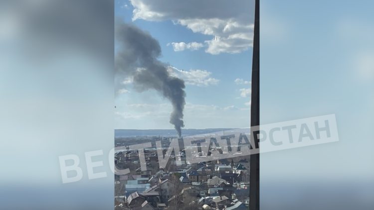 В Казани загорелся мебельный цех