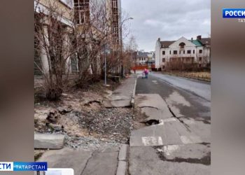 Жители Казани жалуются на разбитые дороги