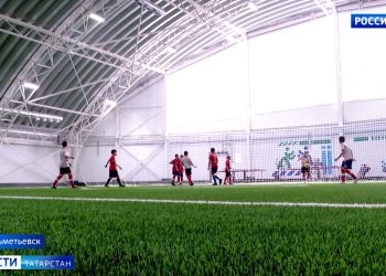 В Челнах и Альметьевске открыли два футбольных манежа