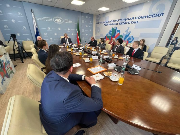 В Центризбиркоме Татарстана состоялась встреча с победителями и призерами олимпиады «Софиум»