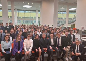 Минниханов в Москве посетил Высшую школу экономики и встретился со студентами из РТ