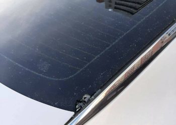 В Казани неизвестный выстрелил в заднее стекло автомобиля