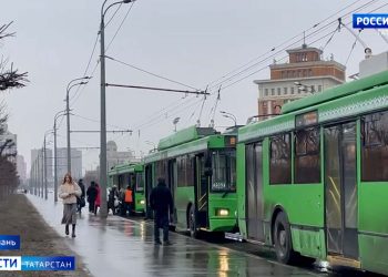В Казани из-за обрыва проводов встали троллейбусы