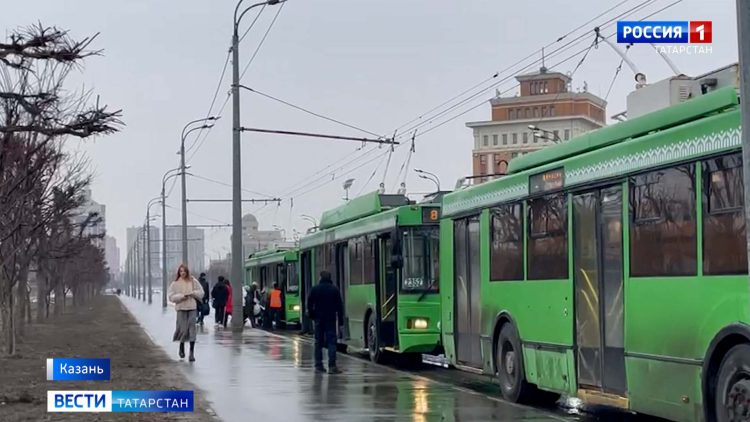 В Казани из-за обрыва проводов встали троллейбусы
