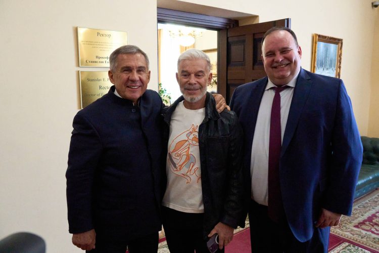 Минниханов призвал молодежь брать пример с настоящих патриотов