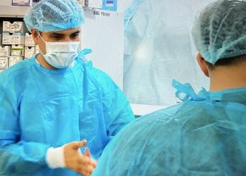 Глава Минздрава Татарстана провел три операции в Лисичанске