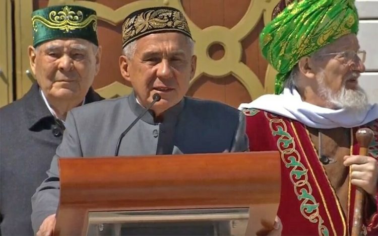 Рустам Минниханов принял участие в открытии «Изге Болгар жыены»