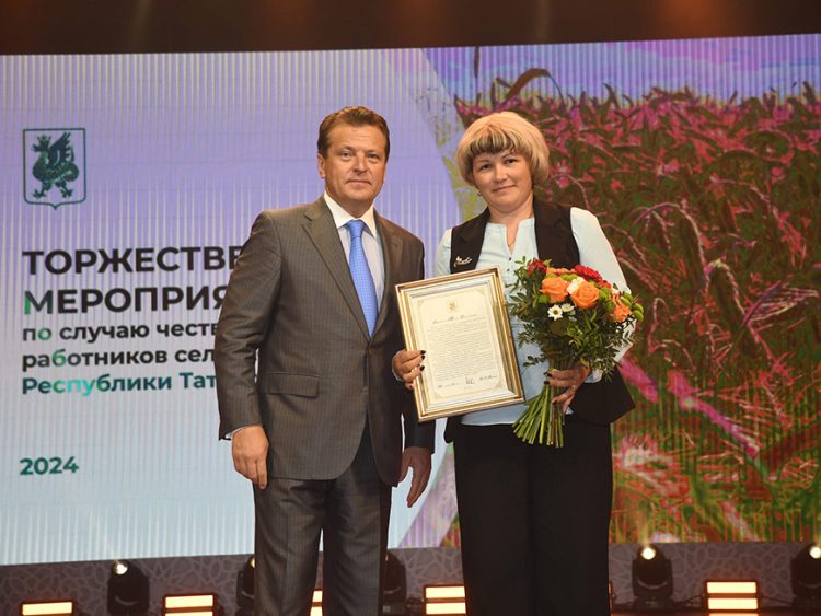 Метшин поблагодарил сельчан за участие в ярмарках в Казани