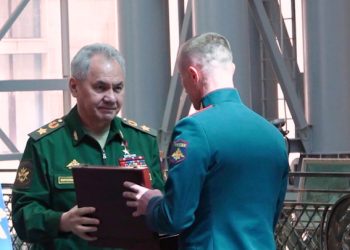 Шойгу вручил Золотые звезды героям СВО