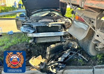 В Нижнекамске водитель легковушки погиб при столкновении с КАМАЗом