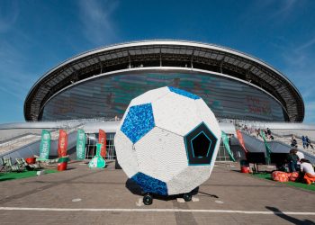 В Казани установили крупнейший арт-объект из пластиковых крышек, установив рекорд РФ