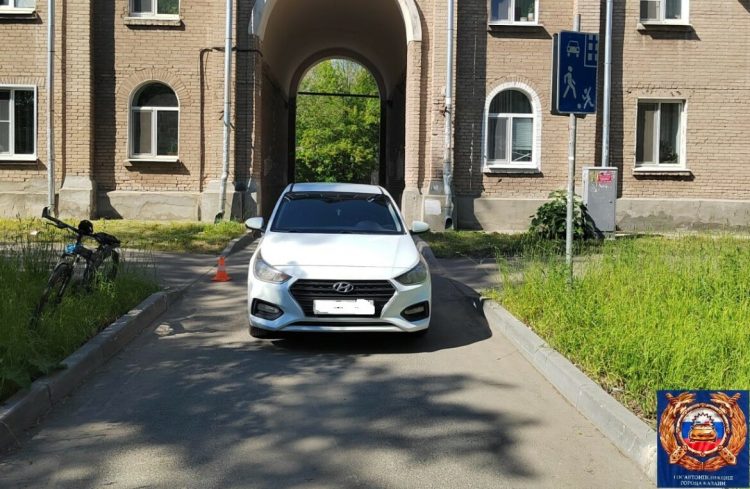 В Казани на ул. Белинского сбили школьника на велосипеде
