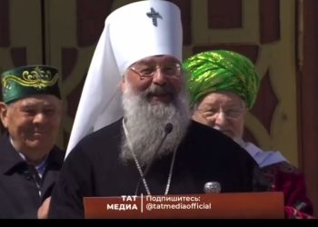 Митрополит казанский и татарстанский Кирилл на татарском языке поприветствовал гостей «Изге Болгар жыены»