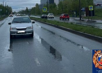 В Казани водитель легковушки сбил девушку на зебре