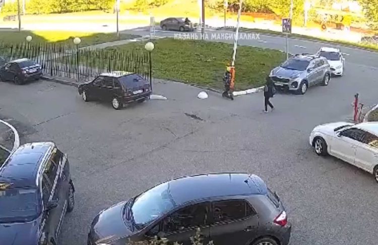 В Казани водитель сбил на переходе школьницу