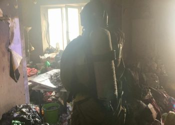 В ЖК «Царево» в результате пожара женщину госпитализировали с ожогами 2-3 степени