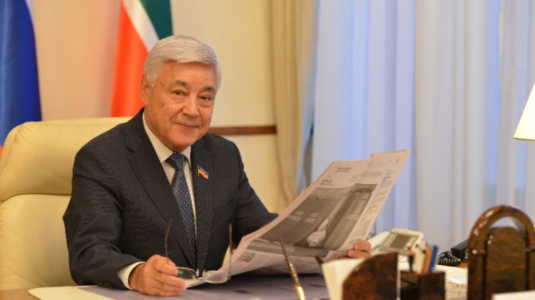 Мухаметшин поздравил представителей СМИ с республиканским Днем печати