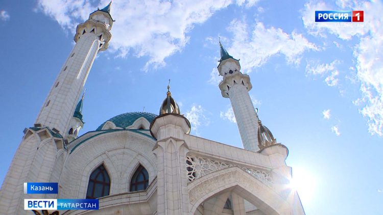 Татарстанские волонтеры подготовили для детей из новых регионов подарки ручной работы