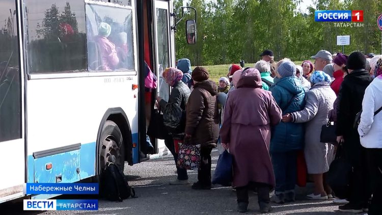 Кто раньше встал, тот и на грядки попадет: челнинцы пожаловались на переполненные дачные автобусы