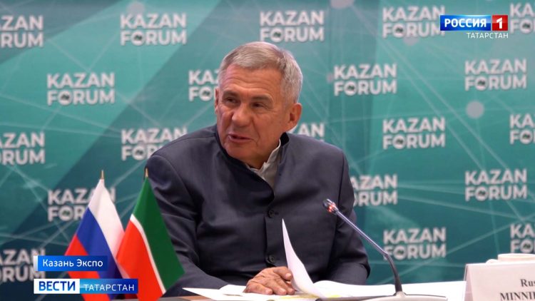 Рустам Минниханов выступил на форуме «Россия — Исламский мир: KazanForum»