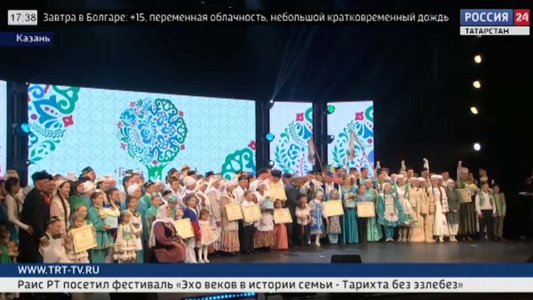 Минниханов наградил победителей фестиваля родословной «Эхо веков в истории семьи»