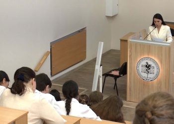 Ведущая «ГТРК Татарстан» прочитала «Тотальный диктант» на площадке КГМУ