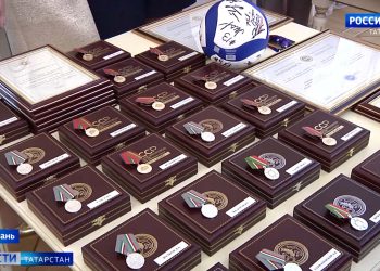 Песошин вручил командам «Зенит-Казань» и «Динамо-Ак Барс» государственные награды РТ