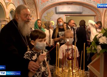 Митрополит Кирилл поздравил с Пасхой пациентов онкологического центра ДРКБ