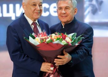 Минниханов поздравил Председателя Госсовета РТ с днем рождения