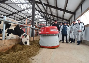 Рустам Минниханов осмотрел роботизированную ферму в Рыбно-Слободском районе