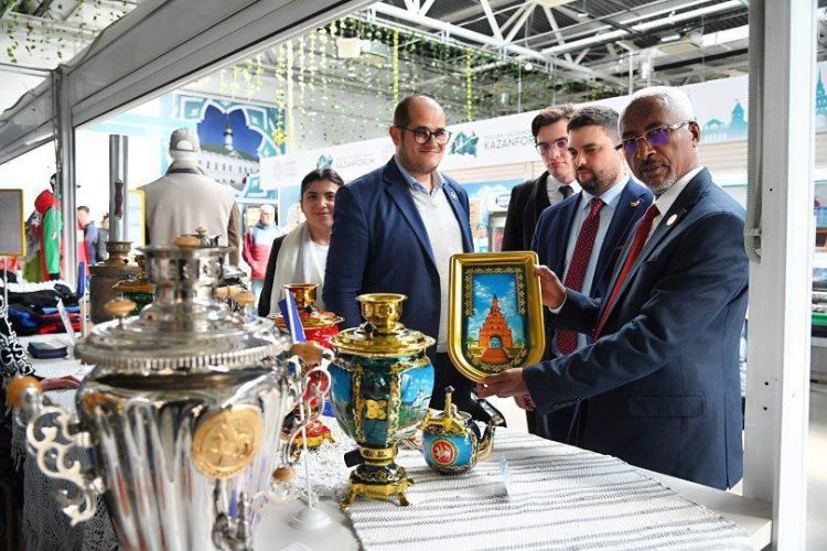 Минниханов открыл международную халяль-ярмарку в агропромпарке «Казань»