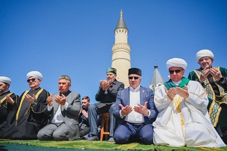 Минниханов опубликовал фотографию с «Изге Болгар жыены»