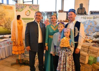 Минниханов посетил фестиваль «Эхо веков в истории семьи»