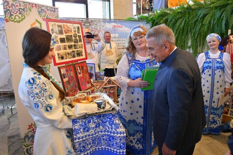 Минниханов опубликовал фото с фестиваля «Эхо веков в истории семьи»