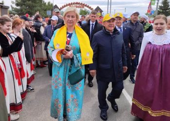 Минниханов посетил народный праздник Каравон в селе Никольское