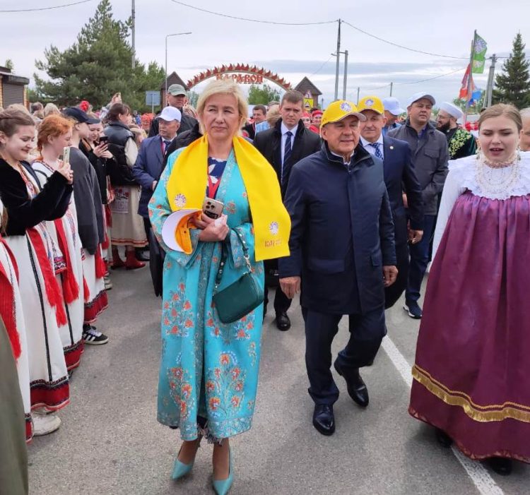 Минниханов посетил народный праздник Каравон в селе Никольское