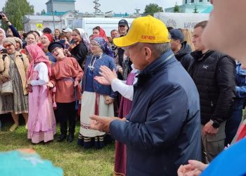 Минниханов посетил выставку мастеров декоративно-прикладного искусства и народных ремесел