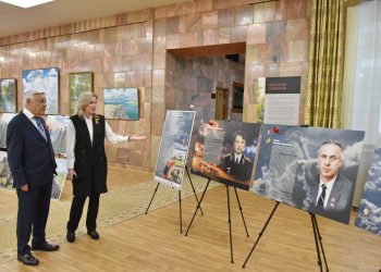 В Госсовете РТ открылась фотовыставка проекта «Плечом к плечу»