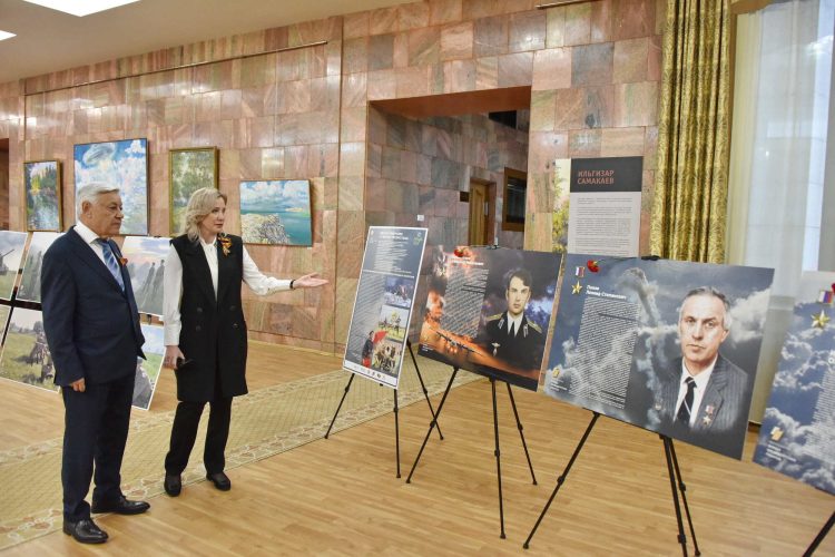 В Госсовете РТ открылась фотовыставка проекта «Плечом к плечу»